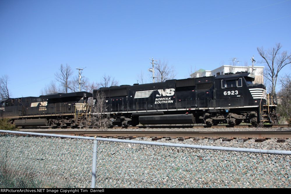 NS 6923 on lite power H79